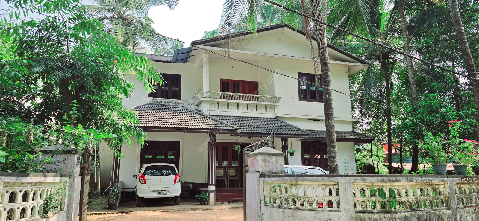 House for sale in Thamarasery