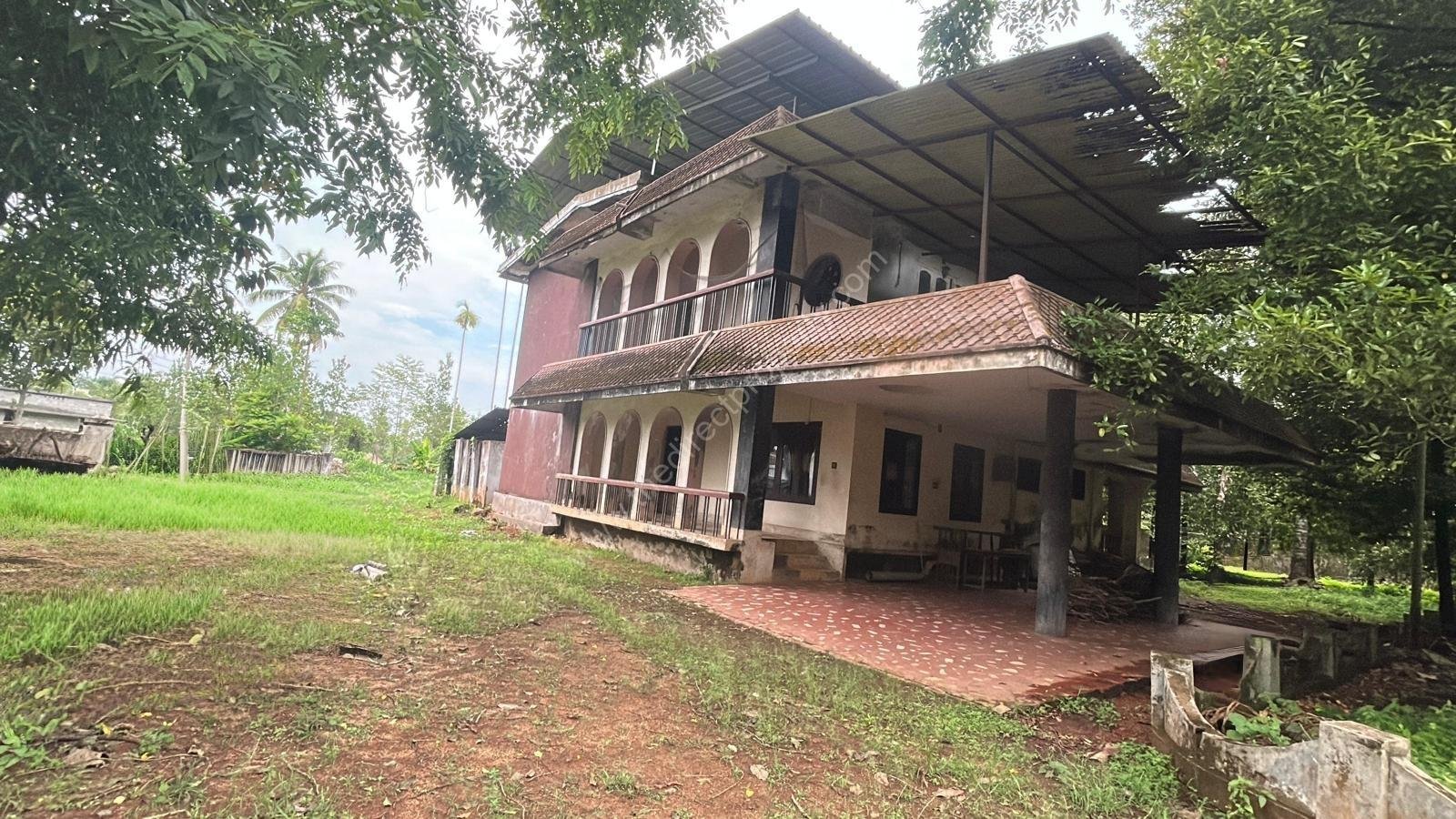 Land for sale in Eravathoor