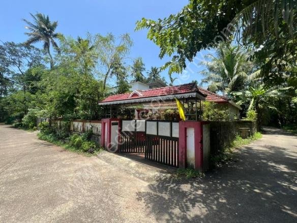 Land for sale in Roadmukku