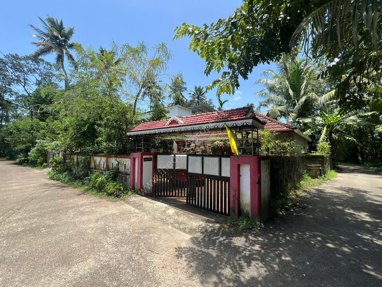 Land for sale in Roadmukku