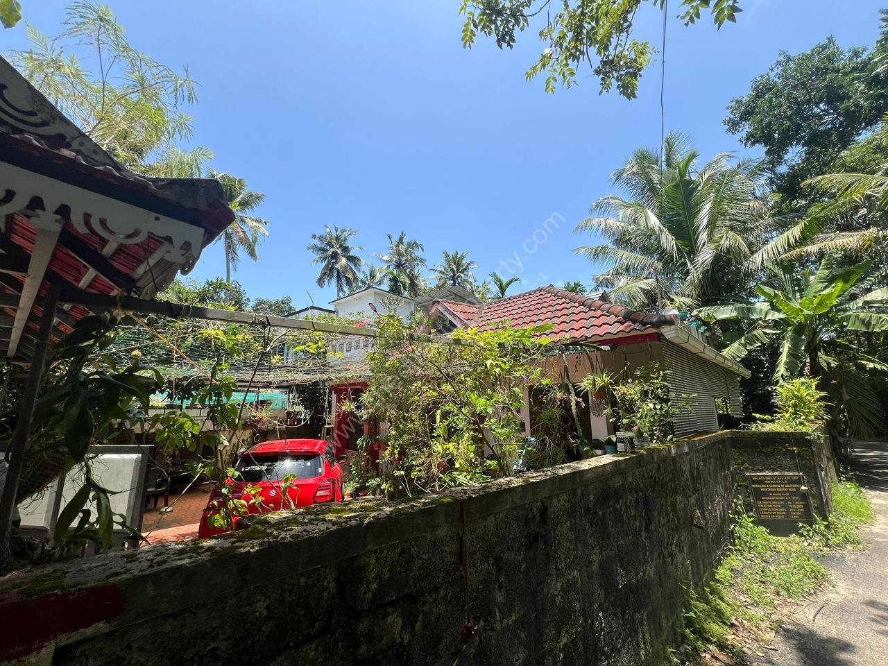 3 bhk in 8 cent land for sale in Roadmukku