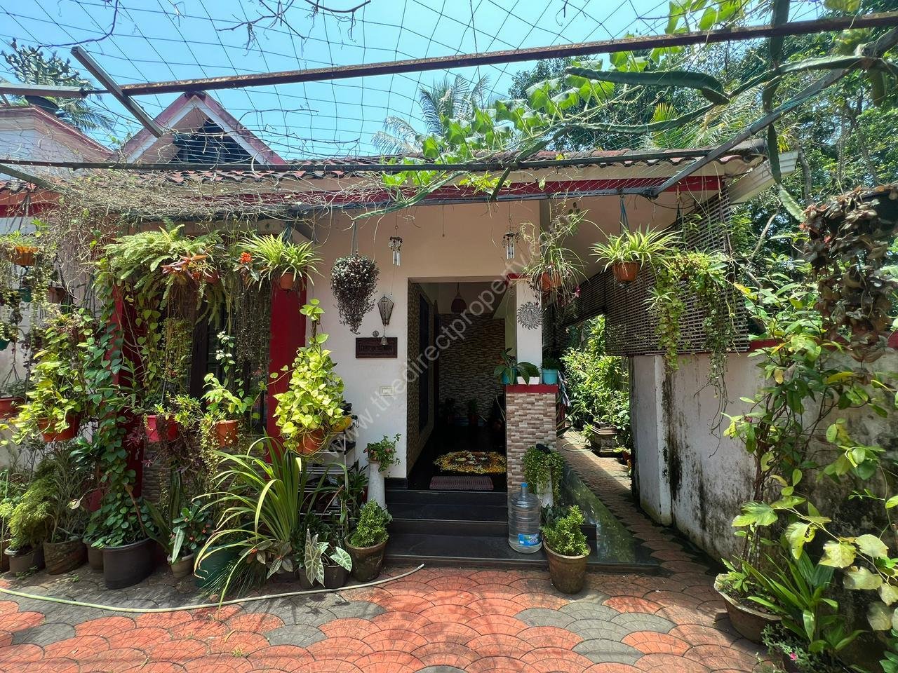 3 bhk in 8 cent land for sale in Roadmukku