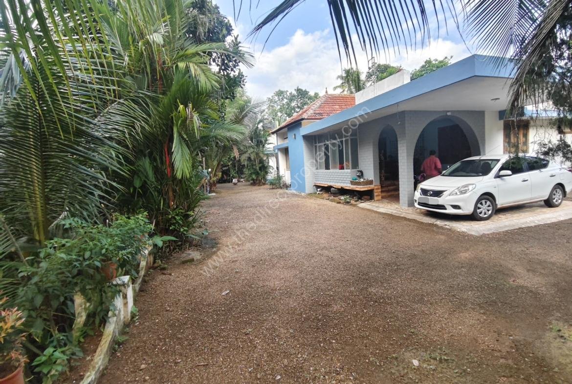 8 Acres with Bungalow in Vazhoor, Kottayam