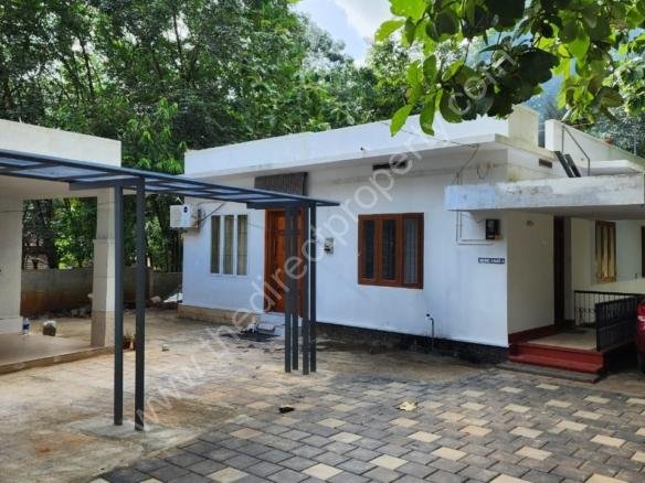 Individual Villa for rent in Mela Pattambi