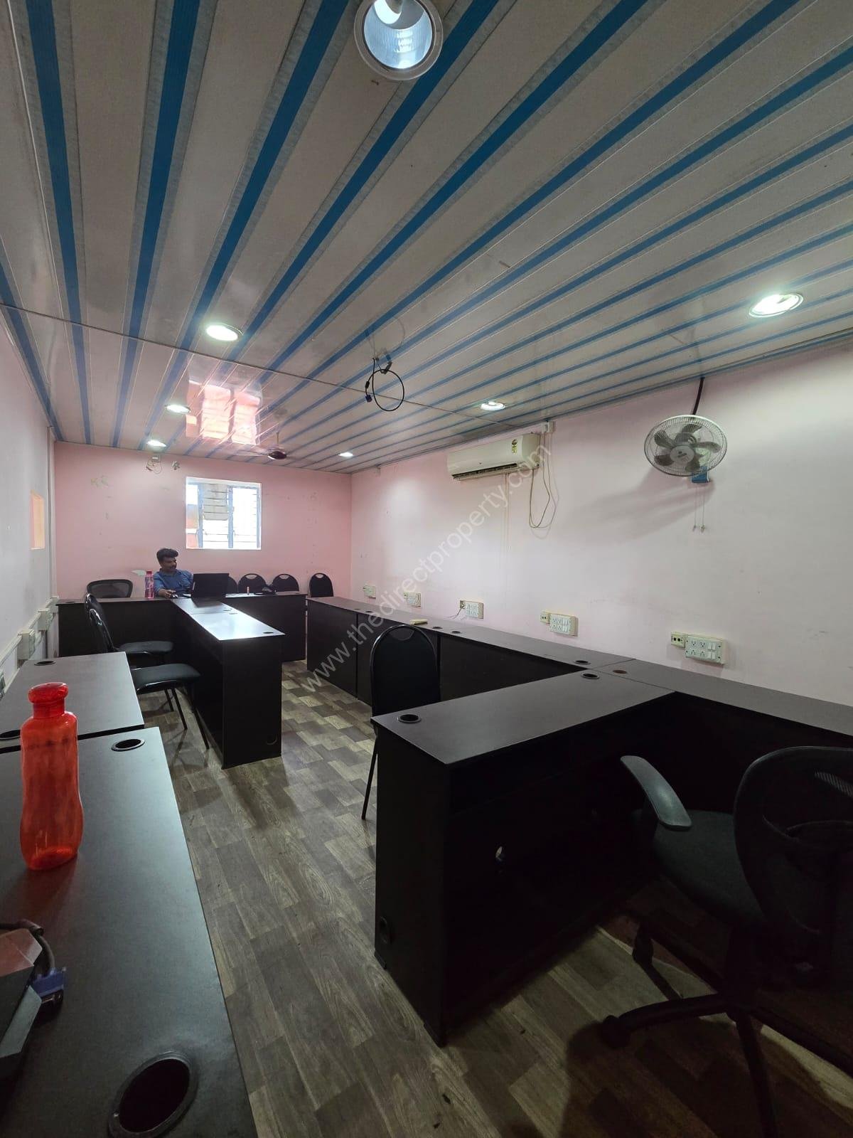 1000209004 1200 sqft Furnished Ac office in Thrikkakara