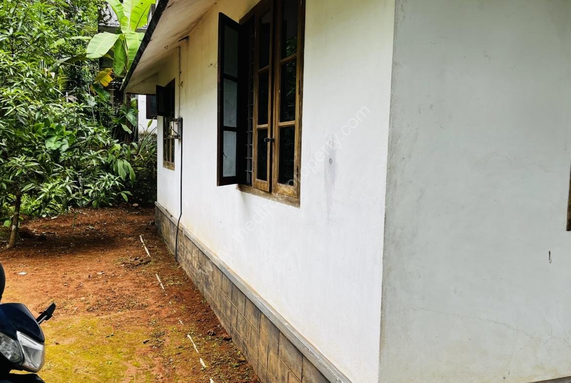 House for cheap rate in Mukkam