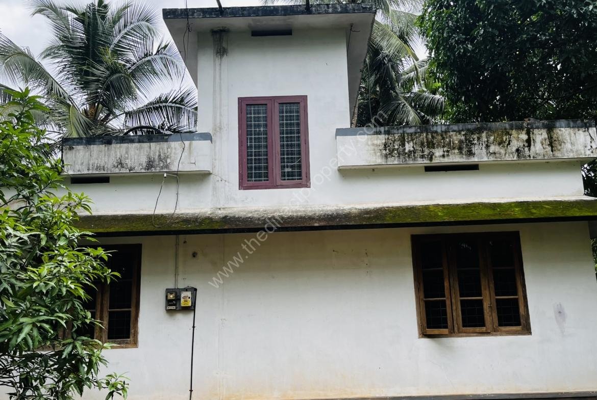 House for cheap rate in Mukkam