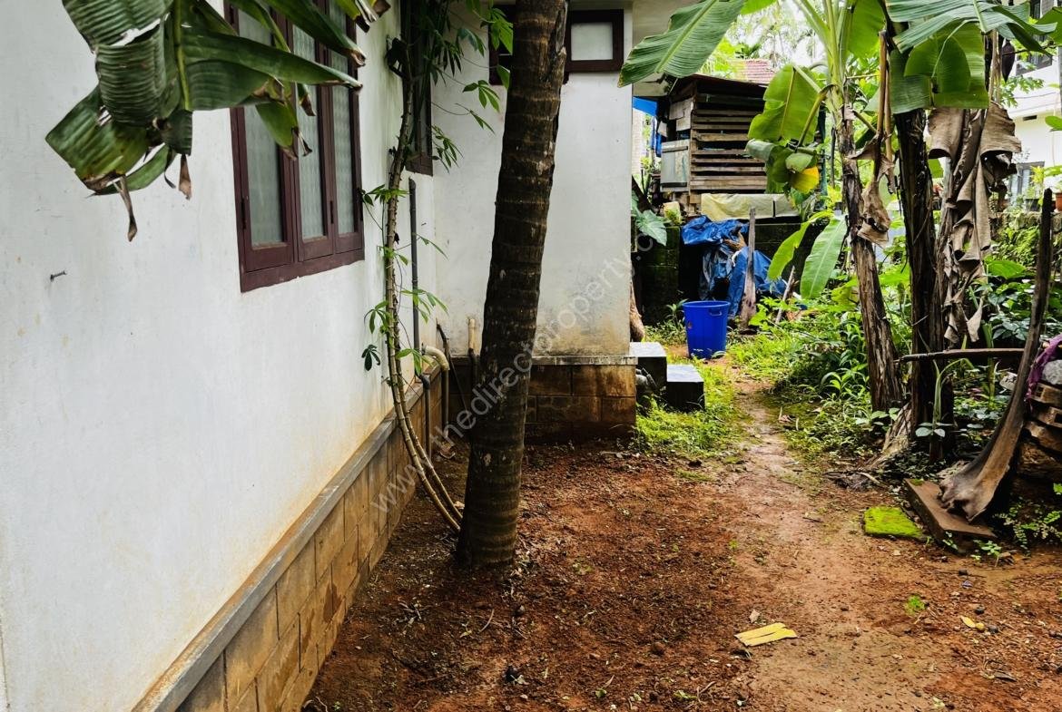 House for cheap rate in Mukkam