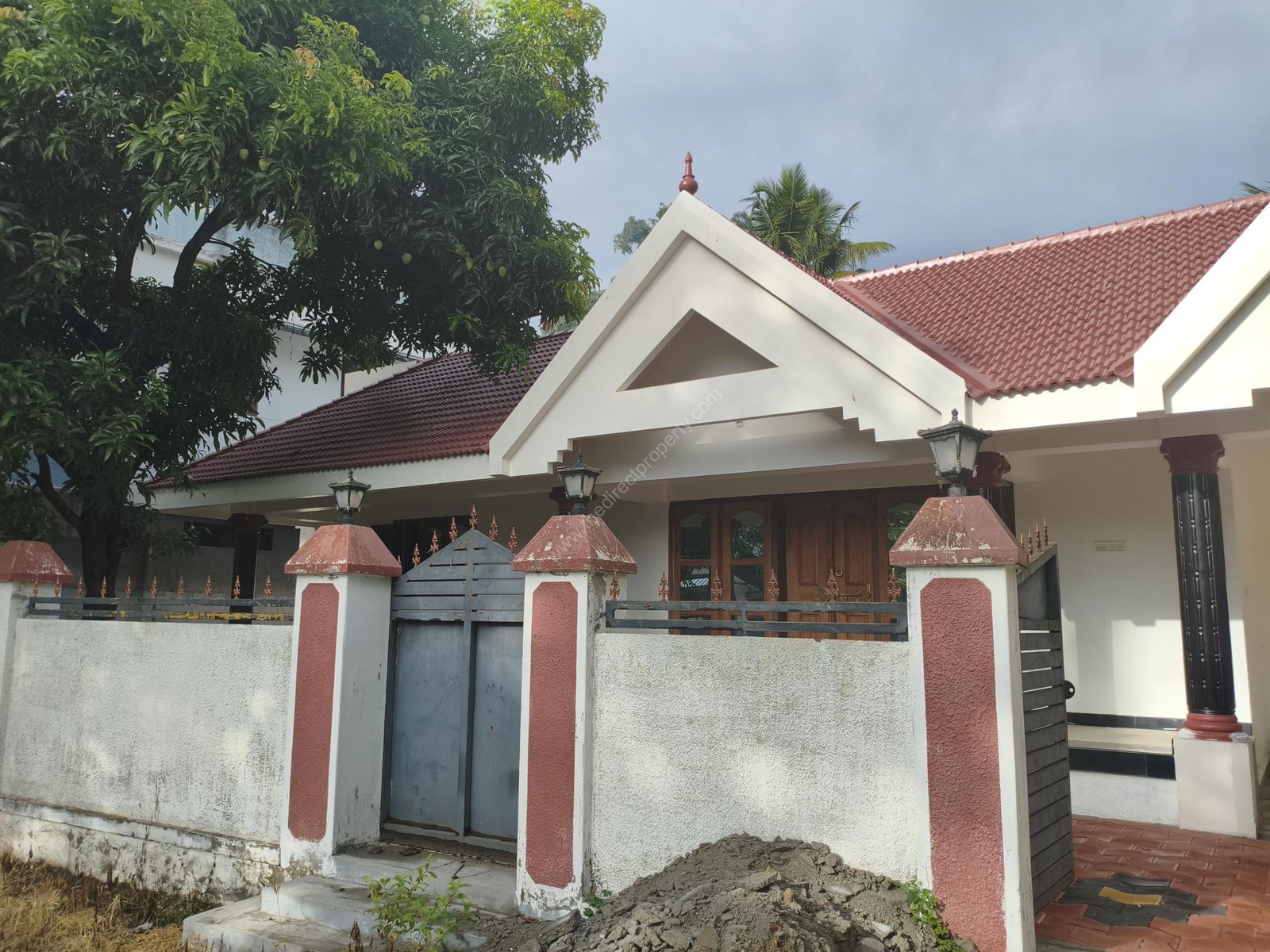 House for sale in Vallakadavu