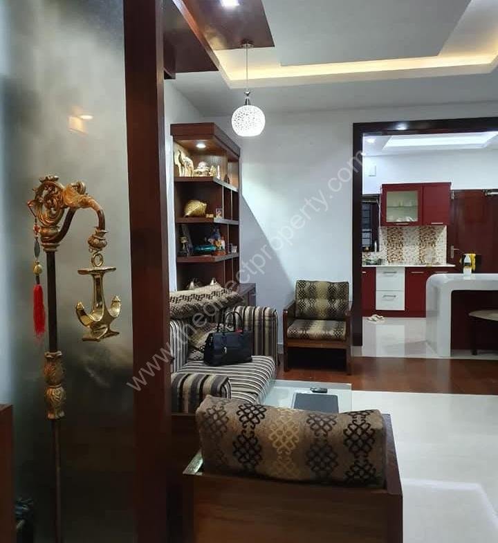 Villa for sale in Thevara