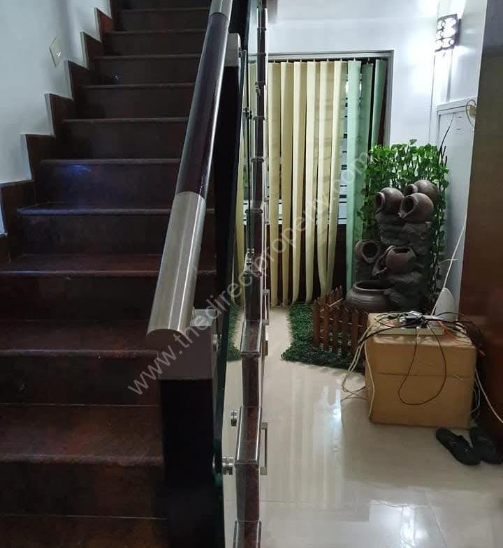 Villa for sale in Thevara