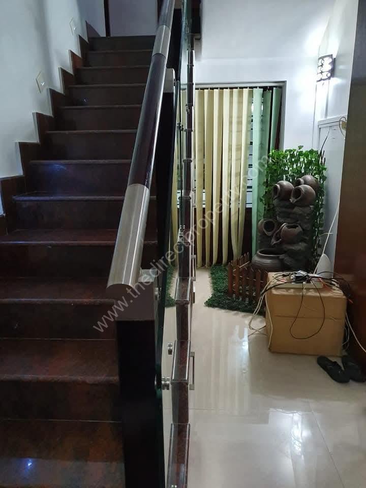 Villa for sale in Thevara