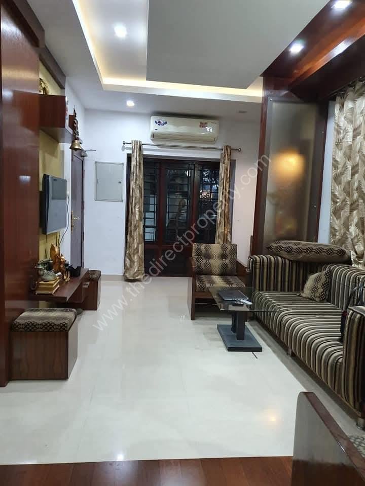 Villa for sale in Thevara