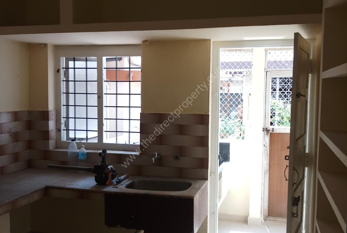 5 Cents 1600 Sqft G+1 House in Kadavanthara