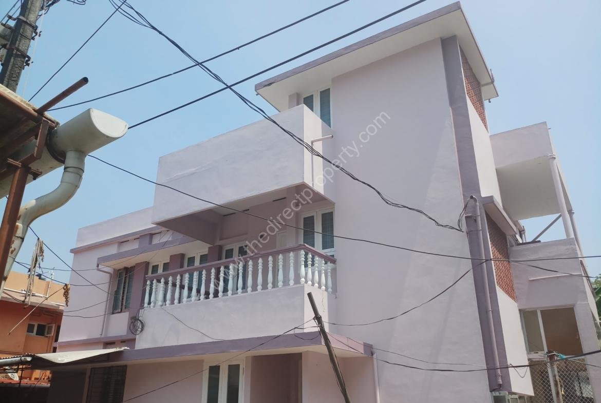 5 Cents 1600 Sqft G+1 House in Kadavanthara