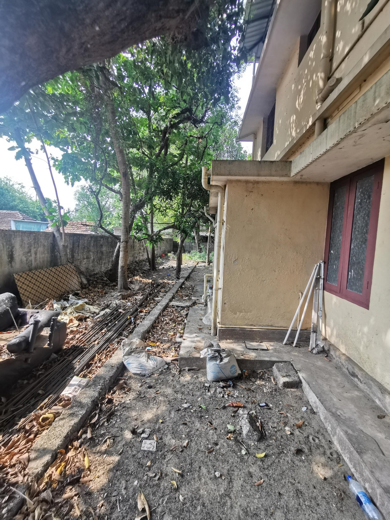 Double story house with big area in Edappally Junction