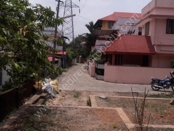plot for sale at Vazhakkala