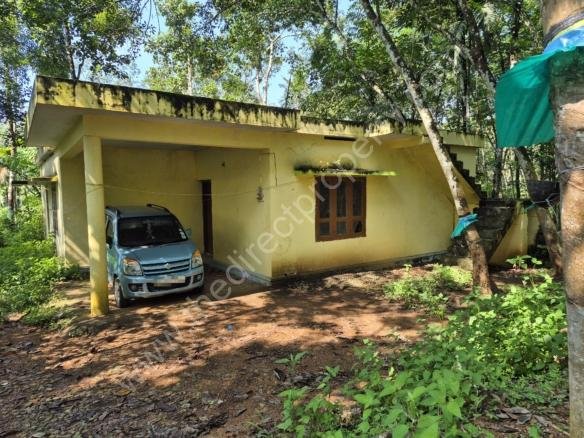 Land with a house for sale in Kaithaparampu