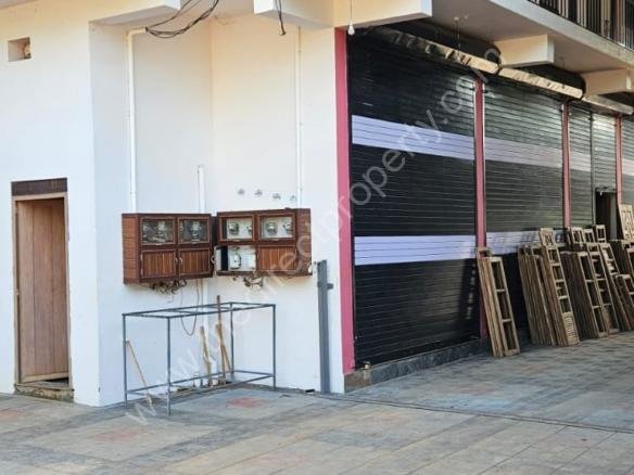 6 shutter shop and flat